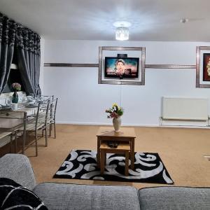 *F1*5GH* Setup for your most relaxed & amazing stay + Free Parking + Free Fast WiFi *
