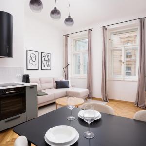 Prague Days - Bright Flat - Small Balcony - Quiet Area