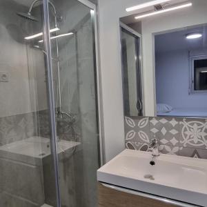 Chambres avec douche privative dans appartement partagé - Metro - Wifi