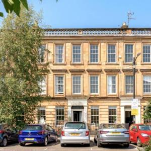 Lovely 2 Bedroom Garden Flat in trendy West End