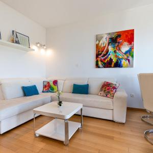 Beachside Comfort in Split with terrace
