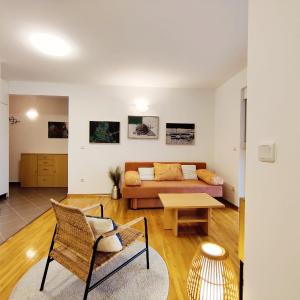 Airy Apt in Tisno - Murter, Beach - 3 Min Walk, 2 bedrooms, 2 bathrooms, 70m2 with terrace, mooring included
