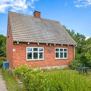 2 Bedroom Stunning Home In Rønne
