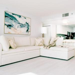 2BR Penthouse with Unbeatable Water Views and Parking