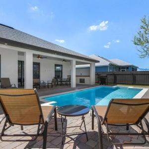 Peaceful retreat FREE heated salt water pool!