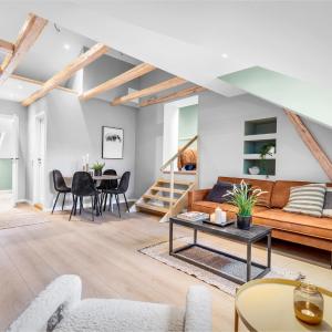 Unique and modern top floor - Super central