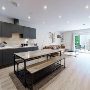 Stylish 2bed flat 10min to Wimbledon tennis courts