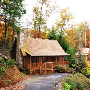 ER205 - Love Nest Great location - Close to town! cabin