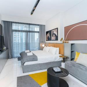 Chic Studio with Balcony 5 Mins walk to Dubai Mall