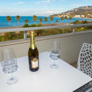 Seaview Apartments