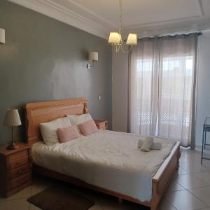 Grand appartement lumineux avec balcon & parking idéal familles et pro