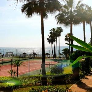 Mansion Alhamar, Sitio de Calahonda, first line beach, sleeps 5