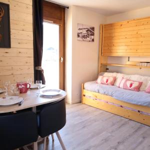 Appartement cosy dans le centre du village, proche pistes et ESF, avec balcon et équipements complets - FR-1-623-286