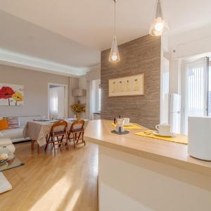 Cozy APT x4 - Seaview & Balcony