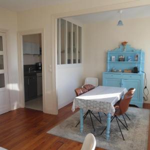 Appartement face à la plage avec WiFi, terrasse et équipements complets - FR-1-376-112