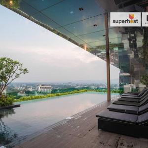 Modern 2-Bedroom Condo with Pool & Gym