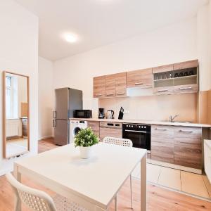 Tolstov Apartments - 1 or 4 Room Apartments - 15 Min to Messe DUS - 10 Min Old Town DUS