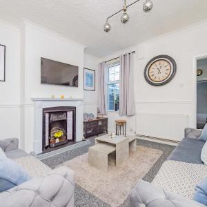 Central Townhouse Wolverhampton - Sleeps 8 - Ideal for Contractors & Families