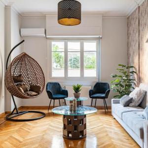 New Huge 5BDR/2bath Apt(+netflix)/1min toAcropolis