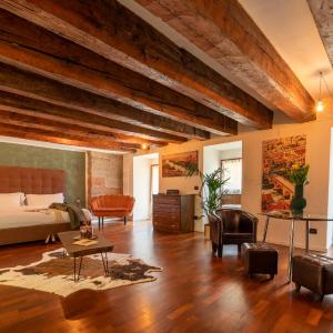 Aurelia Luxury - Piazza delle Erbe