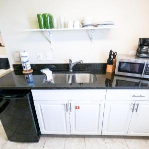 Budget friendly studio condo! Heart of Gulf Shores across from the Hangout!