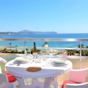 3F 1ª línea de playa con vistas al mar