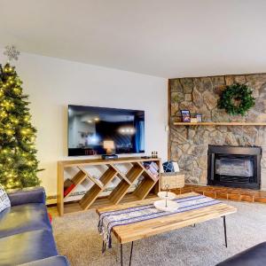 Walk to Ski Resort: Breckenridge Condo w/ Hot Tub!