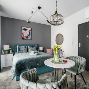 Apartamenty MetroPark Krzemieniecka-Lux-next metro Słodowiec 10 min to center, free parking on the street, self check-in, AC in some apartments, optional breakfest
