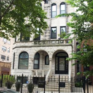 Stone Mansion Sleeps 10-20 Free TV & Parking