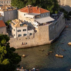 Sea Rocks Residence