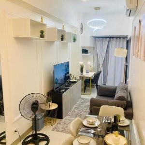 Uptown Parksuites Tower 2