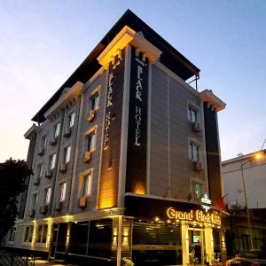Grand Black Hotel