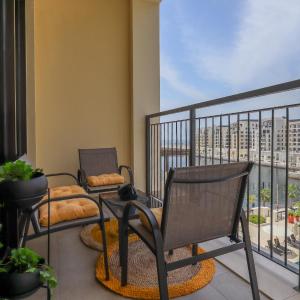 HiGuests - Stylish Waterfront Apartment With Pool in La Mer