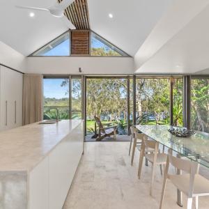 Fuller Holidays - Belongil Beach Pavilion House, 18A Childe St