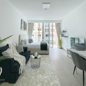 Stylish Studio Apartment in JVC with Contemporary
