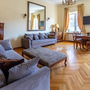 Apartament luster i obrazów