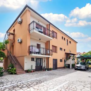 BANKO APARTMENTS & Rooms