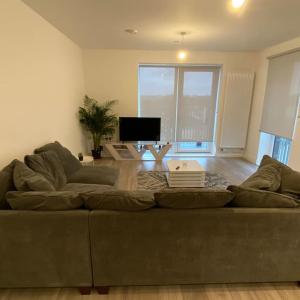 East London - 2 bed Apartment with Parking