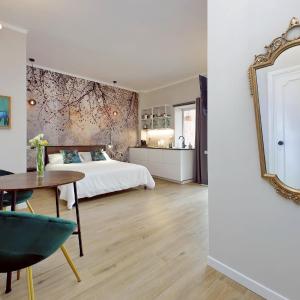 Aurelia Antica Terrace Apt free pool and parking