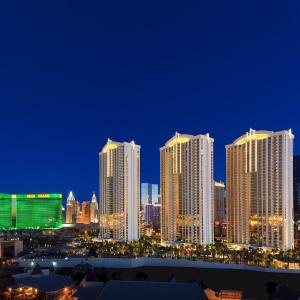 MGM SIGNATURE - Strip View Suite- FREE valet parking