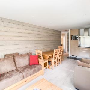 T3 rénové lumineux, ski aux pieds, balcon sud, proche commerces et pistes, 9 couchages, Tignes. - FR-1-502-477