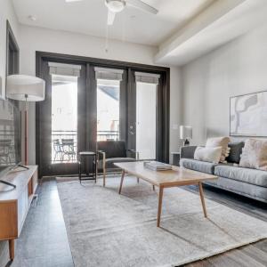 Domain 2br w gym pool wd nr restaurants ATX-178