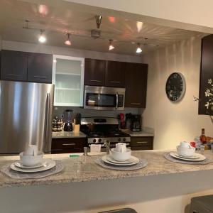 Hollywood loft spectacular free parking