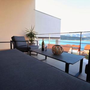 Luxury Villa Lana Apt, Seaview Terrace, Large Outdoor Space, BBQ