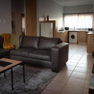 VillaZek a modern 2 bedroom open- plan apartment with parking