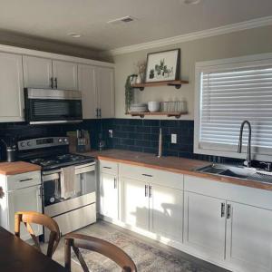 Piper's Place - 2 Bedroom House in DT Hamilton