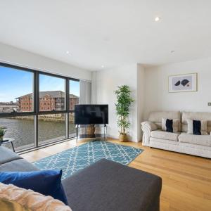 Host & Stay - Waterfront View