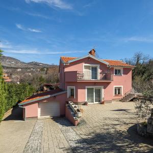 Guest house Gaj B4 in Hreljin with gym and barbecue