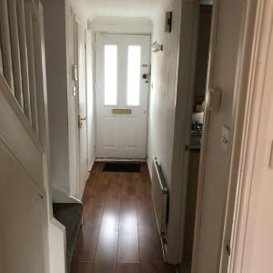 Lovely 3 Bed Semi Detached house with off street parking located in a quiet Close
