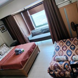 Room Across Naia Terminal 3 by Rqui
